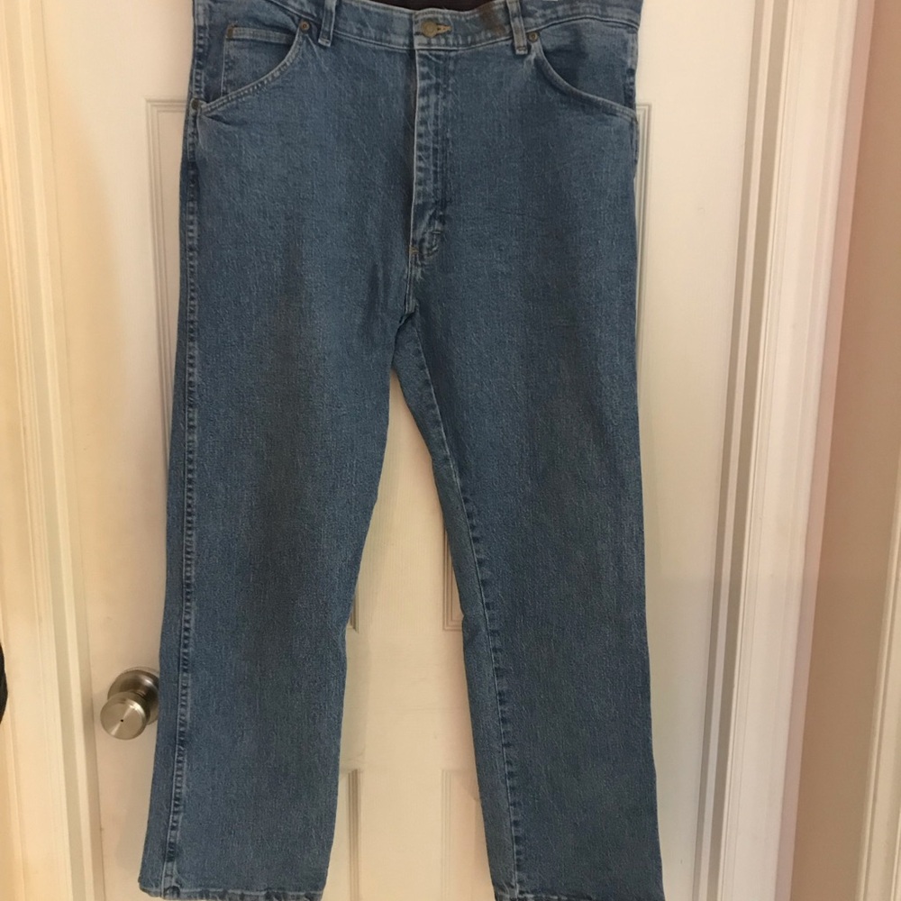 Men’s Wrangler 38/30 Regular fit jeans. VG condition